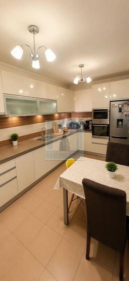 Apartament cu 2 camere decomandat, mobilat în Tractorul