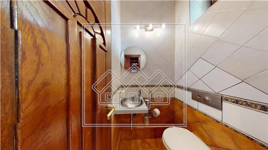 Casă individuală cu 7 camere cu Teren 475 Mp în Ștrand