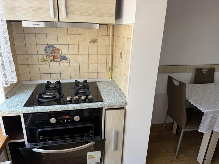 Apartament cu 2 camere decomandat, mobilat în Valea Aurie