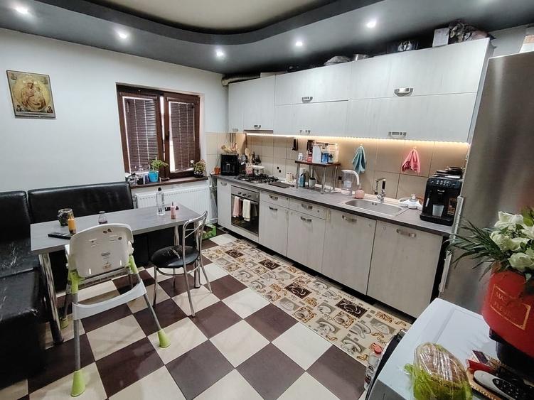 Apartament cu 3 camere decomandat în Berceni