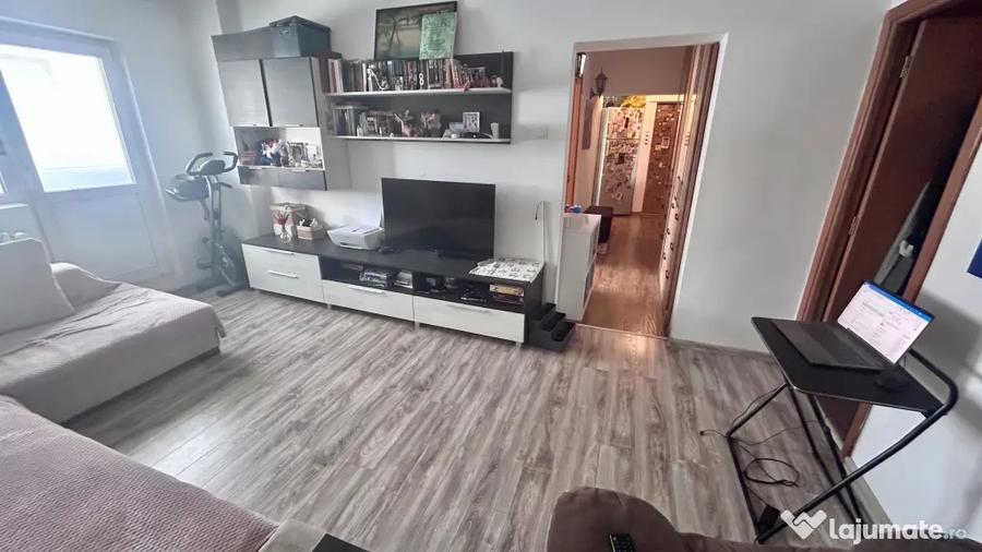 Apartament cu 3 camere semidecomandat în Basarabia