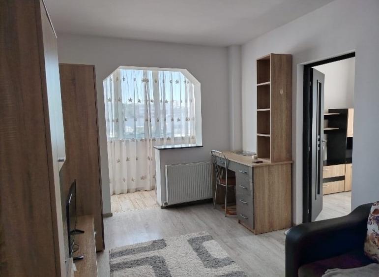 Apartament cu 3 camere semidecomandat în George Enescu
