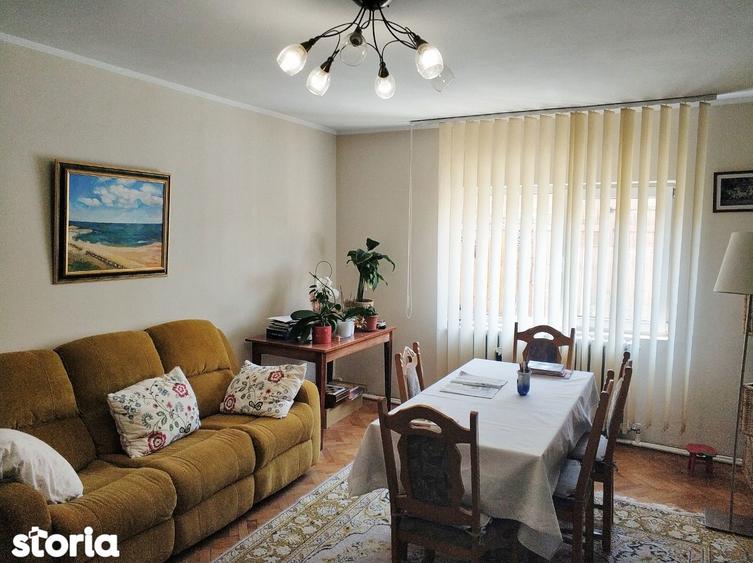 Km 4-5 - Casa renovata, situata in centrul cartierului - 12
