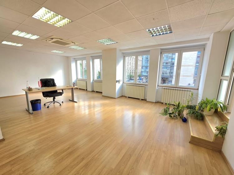Spațiu comercial, de 218 mp, în Universitate