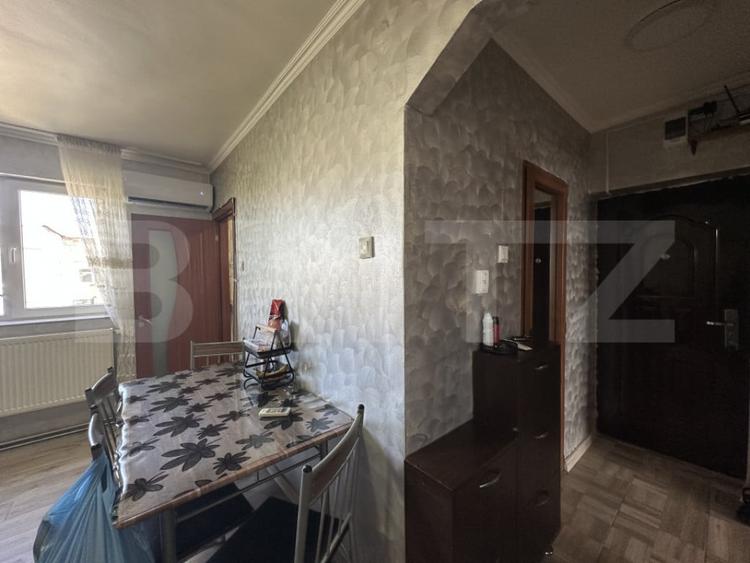 Apartament cu 3 camere semidecomandat în Central