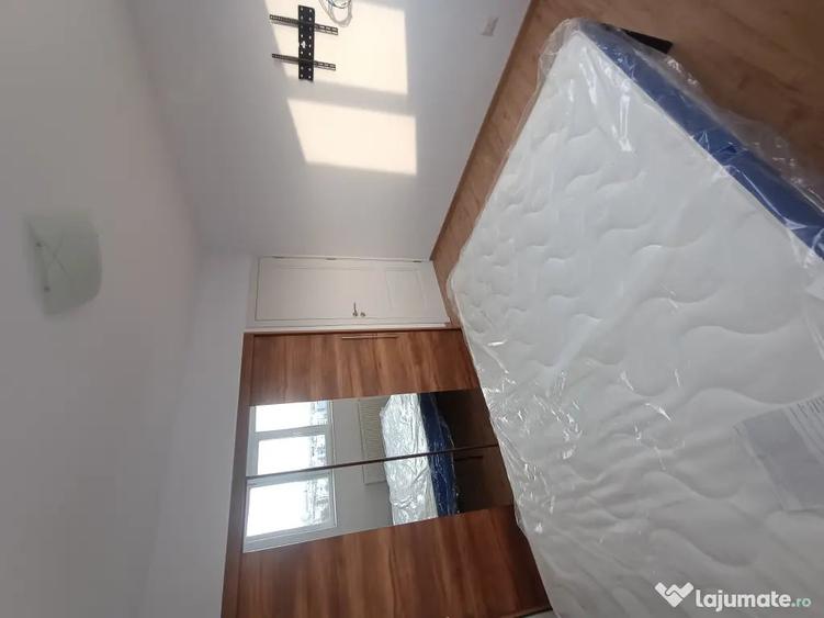 Apartament cu 3 camere decomandat în Micro 21