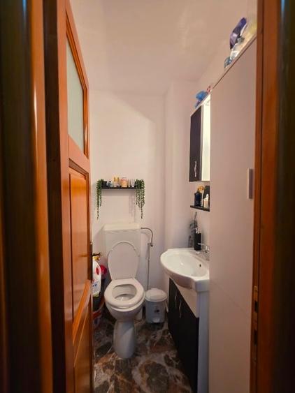 Apartament cu 3 camere decomandat, mobilat în Central