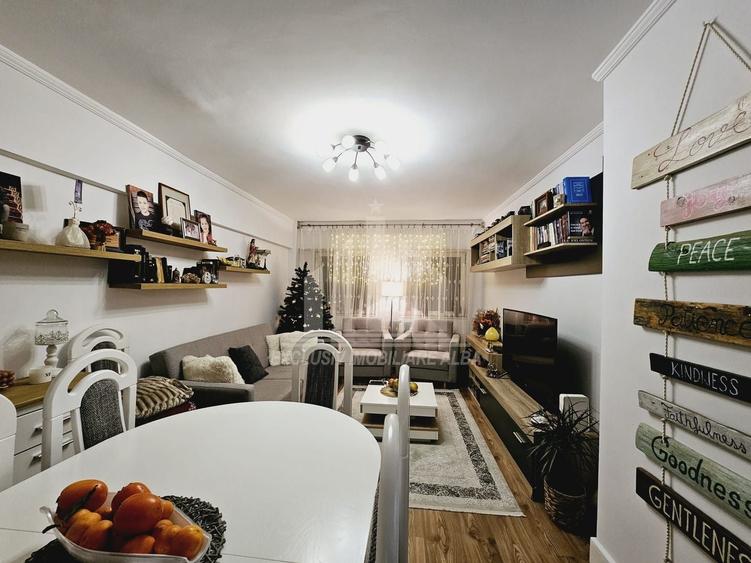 Apartament cu 4 camere decomandat, mobilat în Central