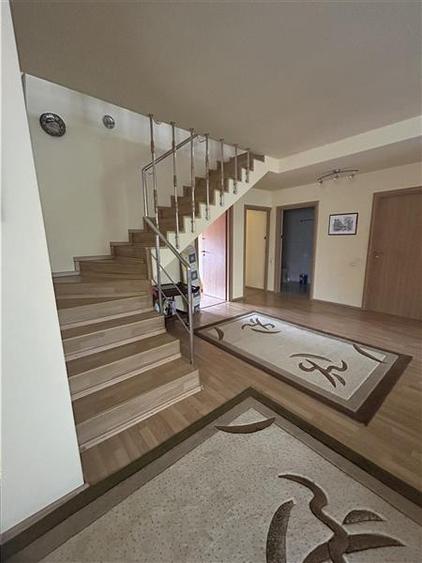 Casă individuală cu 8 camere cu Canalizare în Agigea