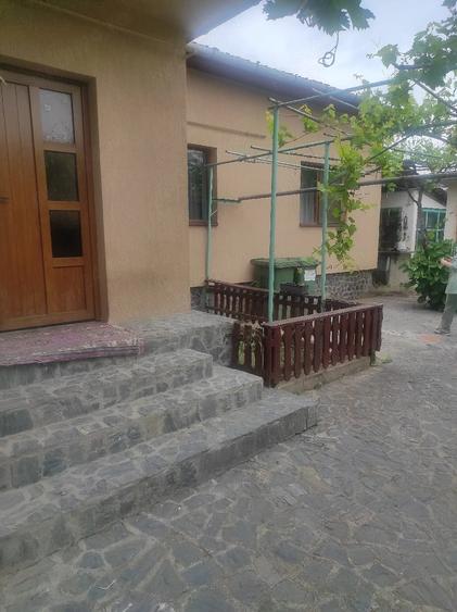 Casă cu 3 camere cu Teren 600 Mp în Central