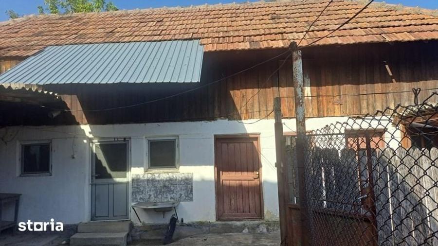 Casă cu 4 camere cu Teren 400 Mp în Central