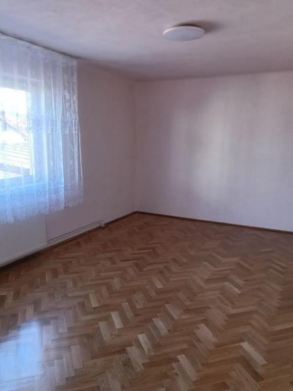 Casă cu 4 camere în Exterior Vest