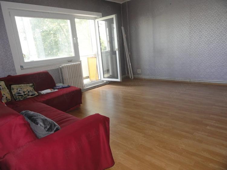 Apartament cu 4 camere decomandat în Micălaca