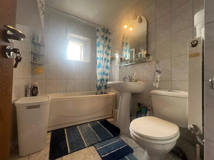 Apartament cu 2 camere decomandat în Podu Roș
