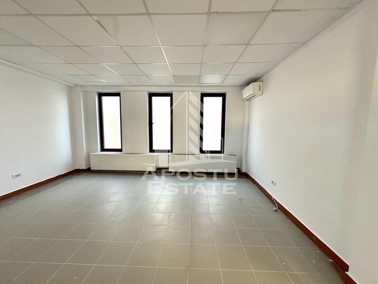 Spațiu comercial, de 670 mp, în Dâmbovița