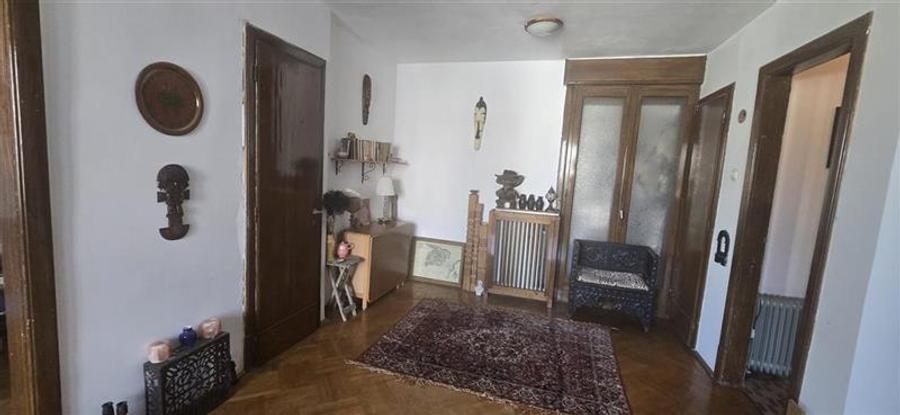 Apartament cu 3 camere decomandat în Universitate