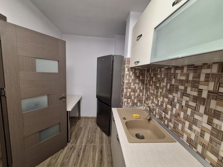 Apartament cu 3 camere decomandat, mobilat în Valea Ialomiței