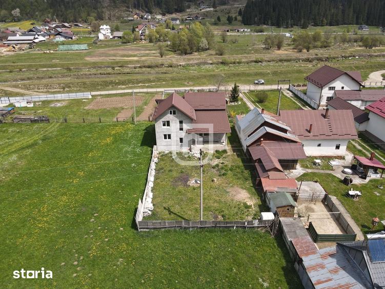 Casă cu 8 camere cu Teren 1143 Mp în Șcheia