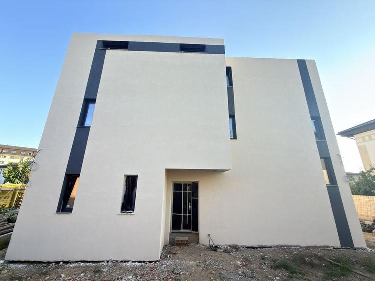 Casă cu 4 camere în Chiajna