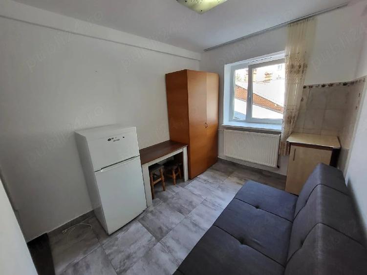 Garsonieră decomandată în Central
