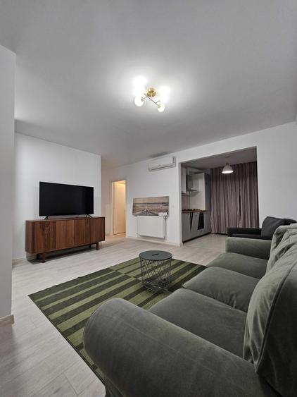 Apartament cu 3 camere semidecomandat în Titan