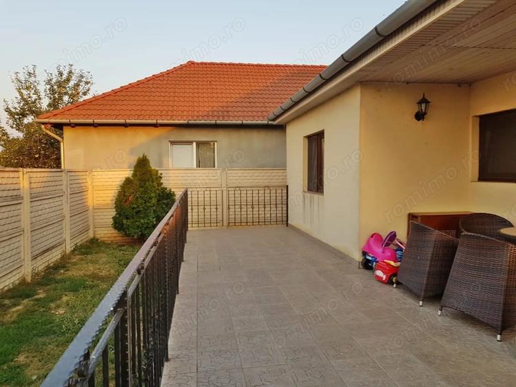 Casă cu 4 camere cu Teren 520 Mp în Sântion