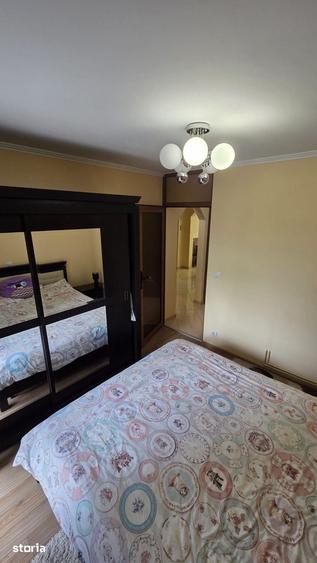 Apartament cu 4 camere decomandat în Micro 17