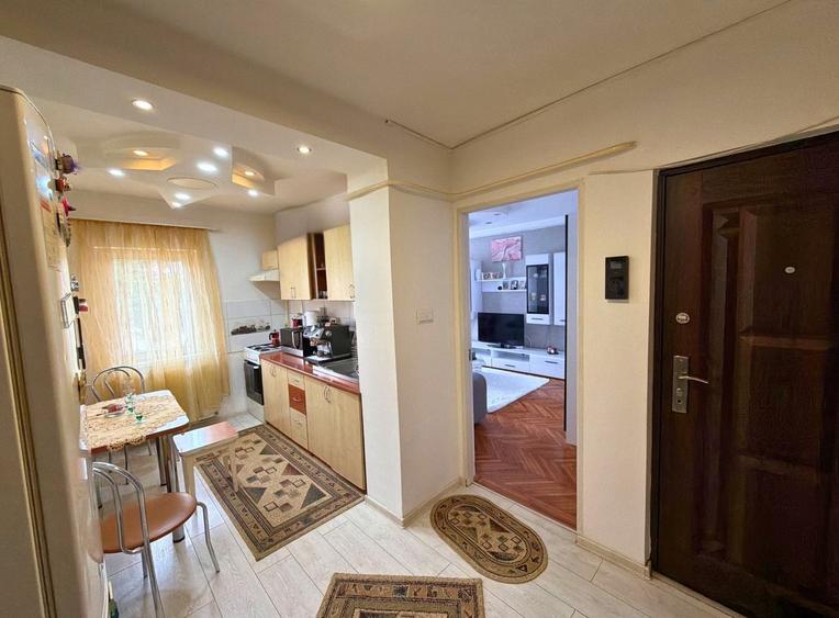 Apartament cu 2 camere decomandat, mobilat în Semicentral