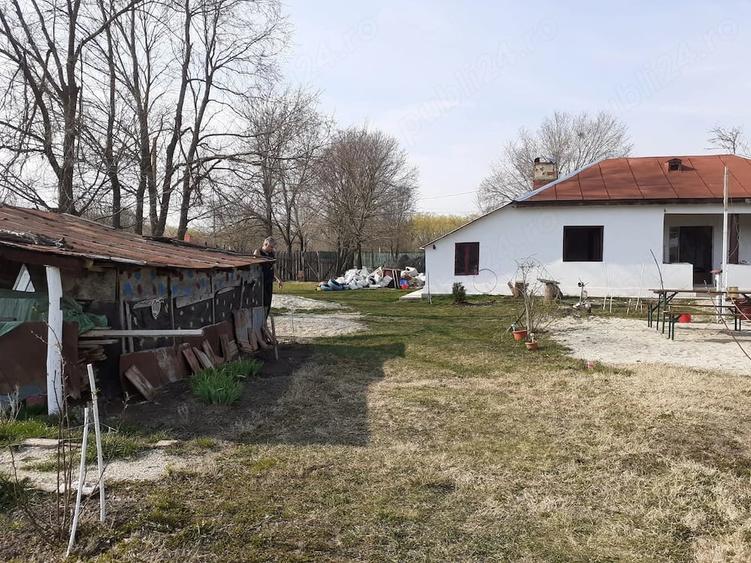 Casă cu Teren 1592 Mp în Schitu
