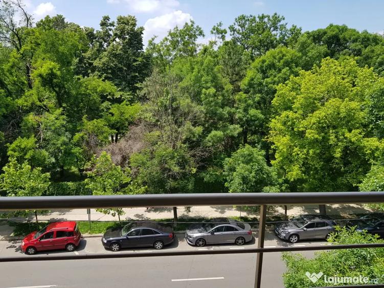 Apartament cu 4 camere decomandat, mobilat în Nordului