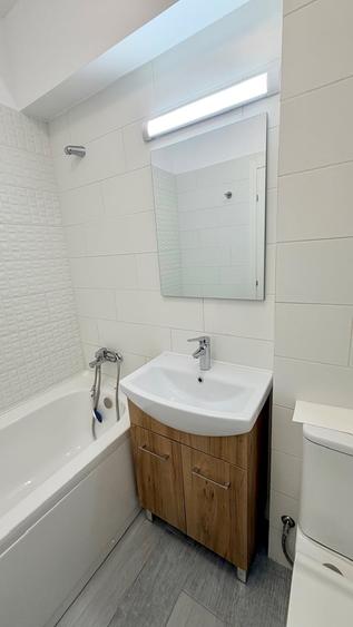 Apartament cu 4 camere semidecomandat în 13 Septembrie