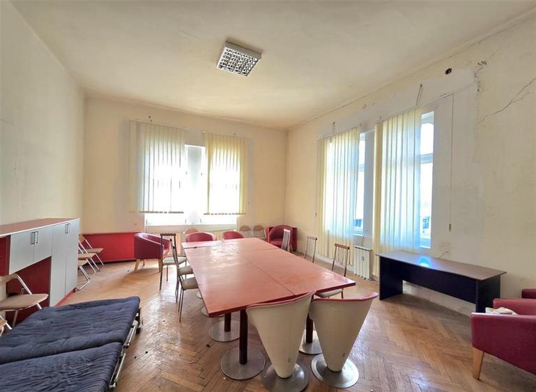 Spațiu comercial, de 1,066 mp, în Ultracentral