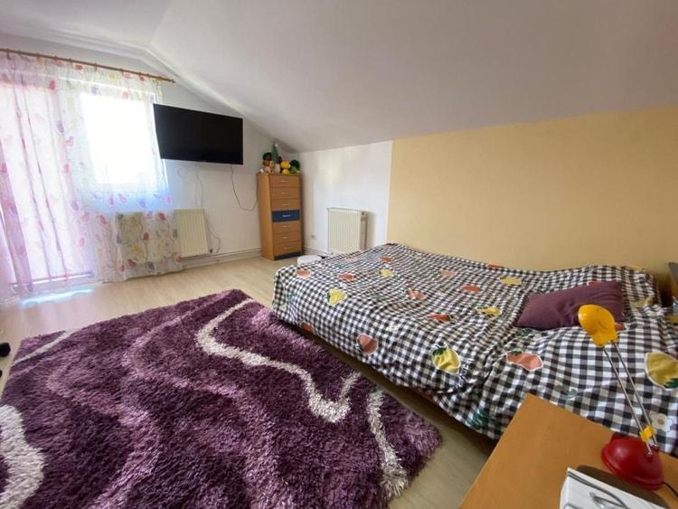 Casă individuală cu 5 camere cu Canalizare în Șelimbăr