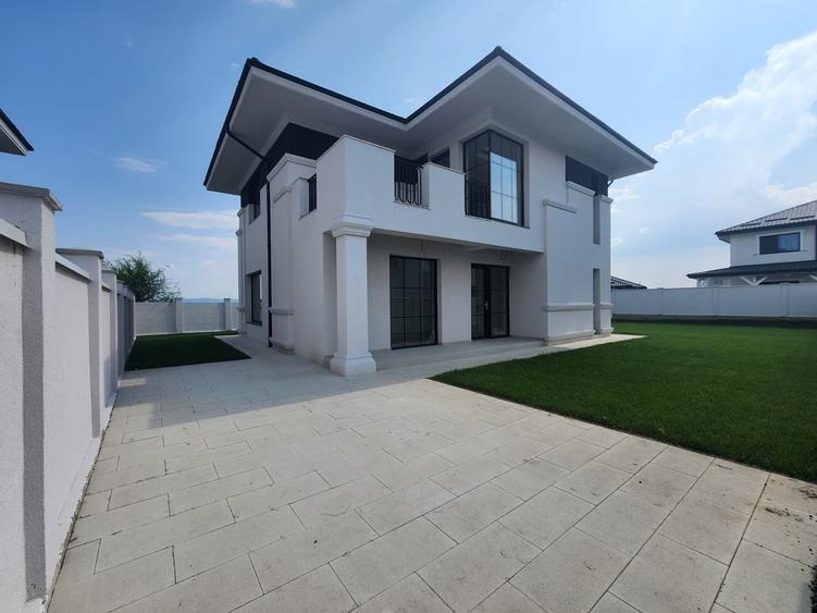 Casă individuală cu 5 camere cu Canalizare în Miroslava