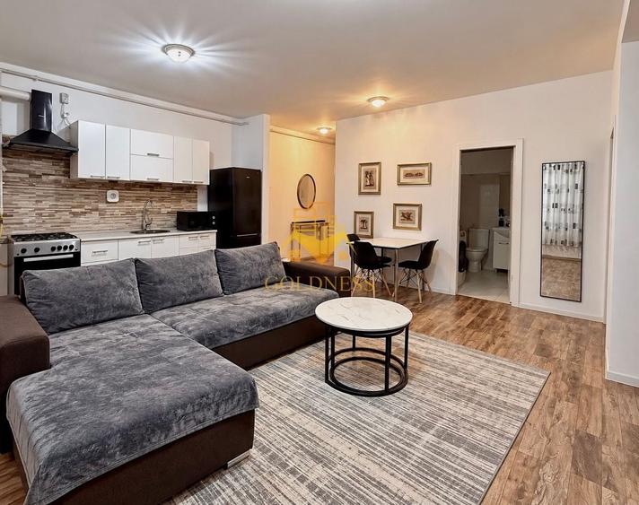 Apartament cu 3 camere semidecomandat, mobilat în Florești