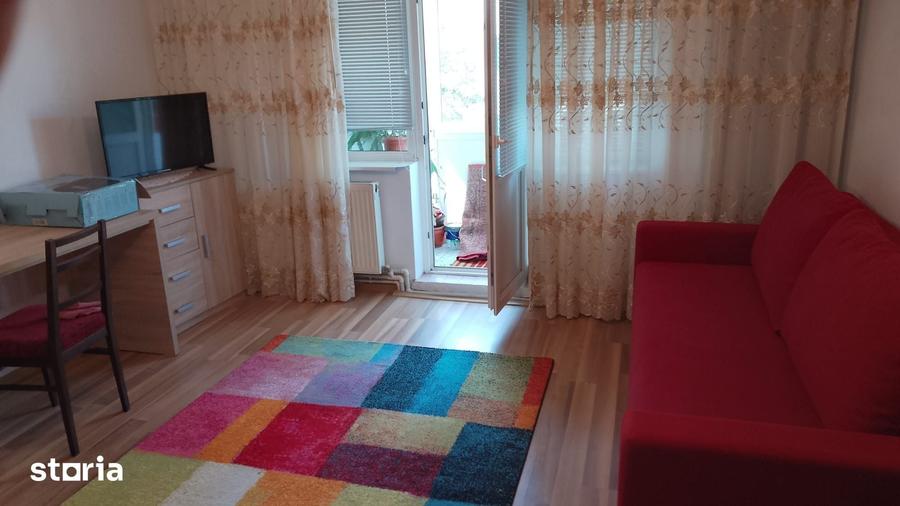 Apartament cu 2 camere semidecomandat în Micro 3
