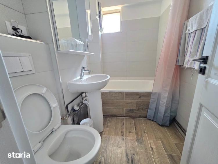 Apartament cu 3 camere în Podu Roș