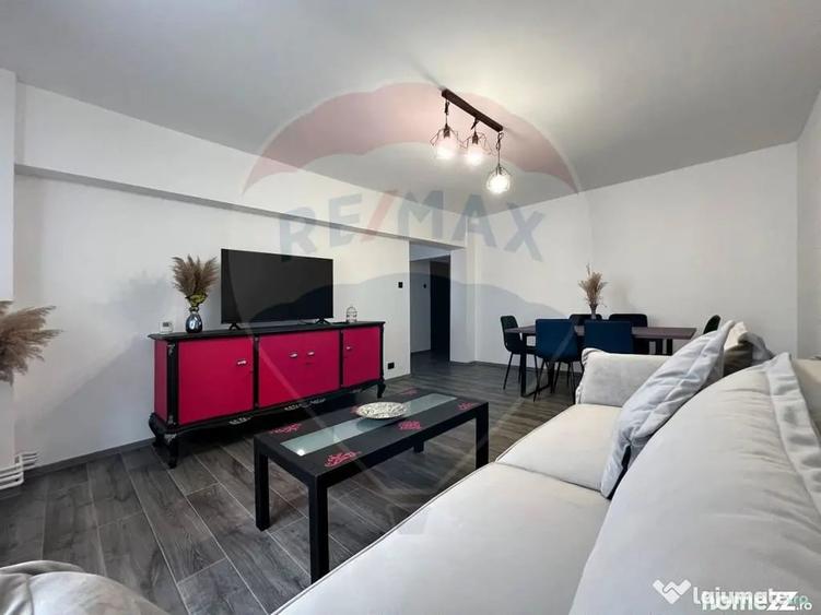 Apartament cu 3 camere decomandat în Est