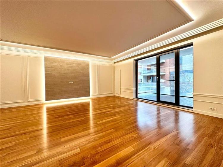 Apartament cu 4 camere decomandat, mobilat în Capitale