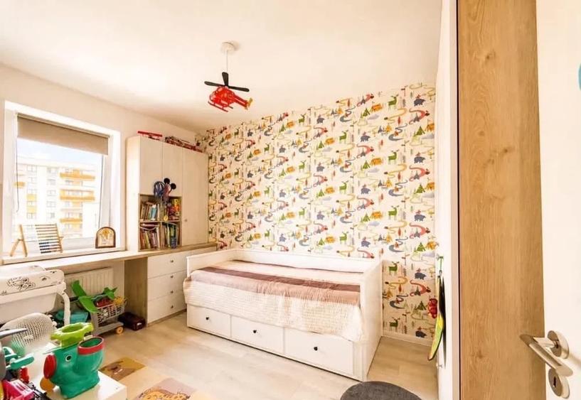 Apartament cu 3 camere decomandat, mobilat în Tractorul