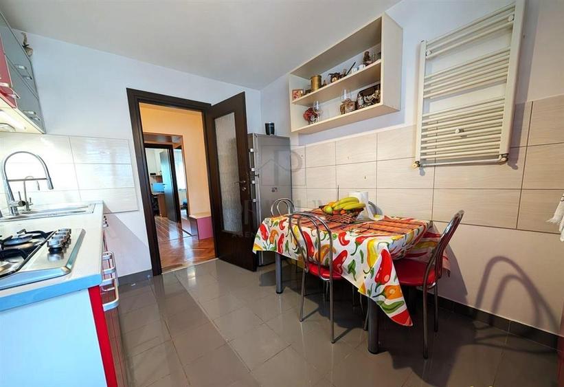 Apartament cu 4 camere decomandat, mobilat în Steaua
