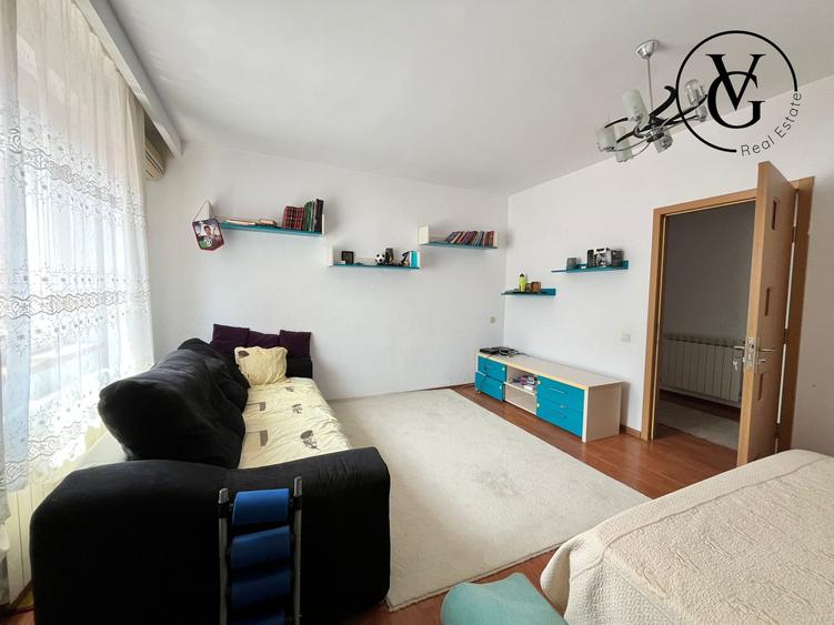 Casă individuală cu 10 camere cu Canalizare în Tei