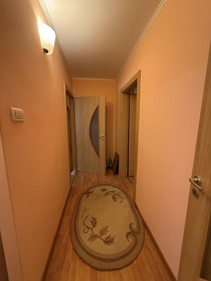 Apartament cu 3 camere decomandat, mobilat în Girocului