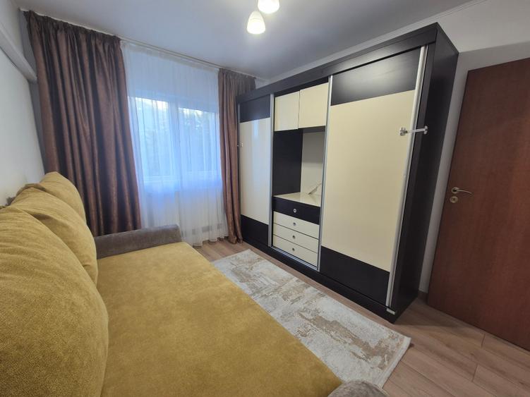Apartament cu 3 camere decomandat în Mărgeanului