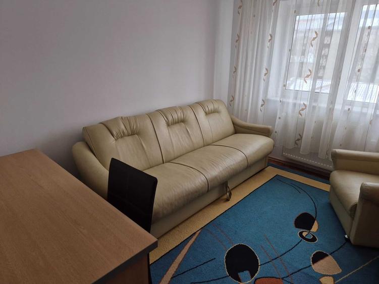 Apartament cu 3 camere decomandat în Șcheia