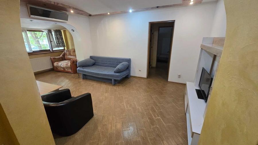 Apartament cu 2 camere decomandat în Podu Roș