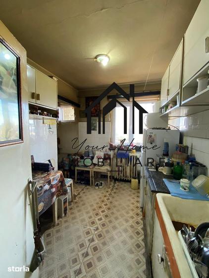 Apartament cu 3 camere semidecomandat în Craiovița Nouă