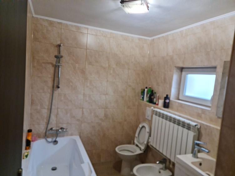 Apartament cu 3 camere în Mândrești-Munteni