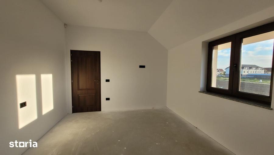 Casă cu 4 camere cu Teren 1000 Mp în Odoreu