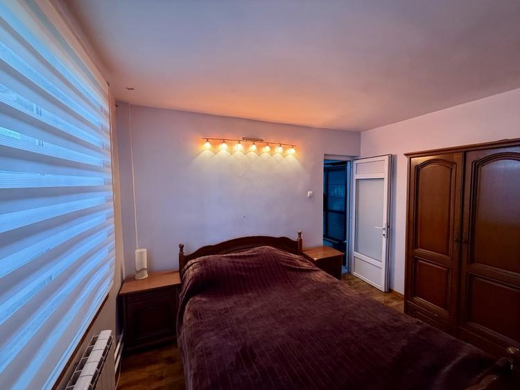 Apartament cu 4 camere decomandat în Trocadero